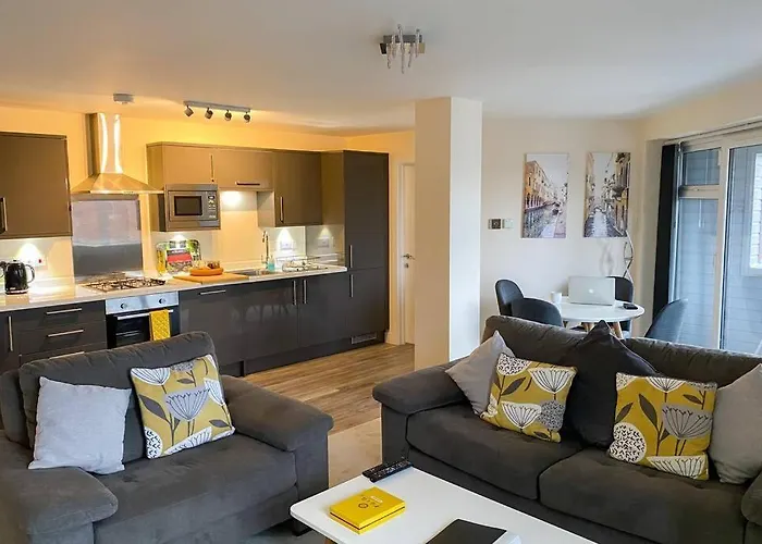 13 The Grosvenor, Luxury Flat, Central Newmarket,