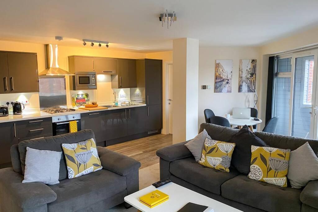 13 The Grosvenor, Luxury Flat, Newmarket, *