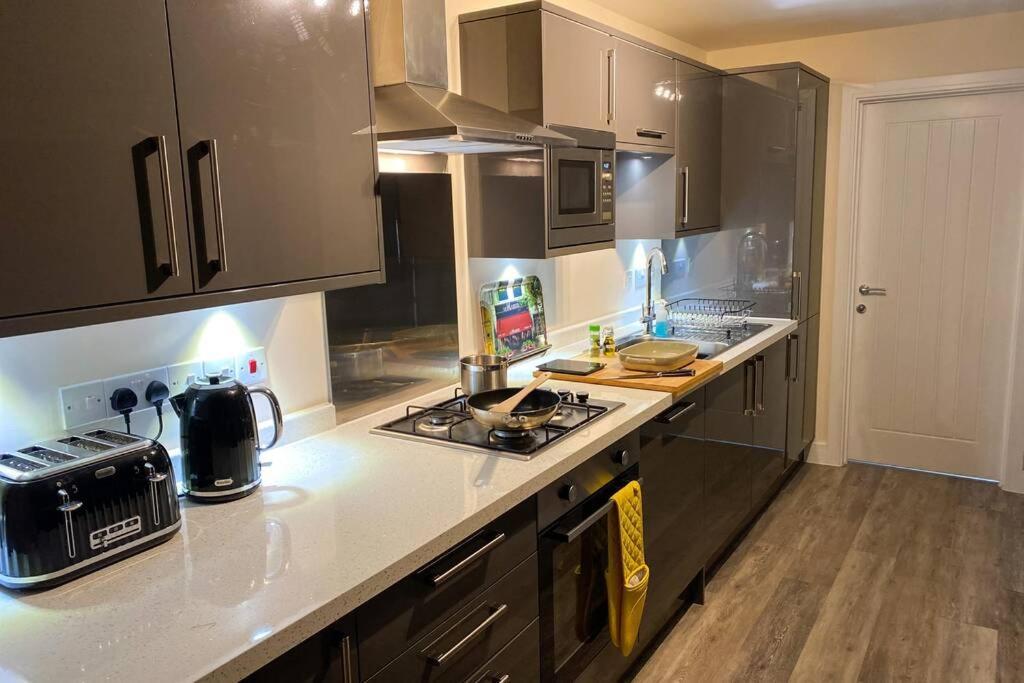 13 The Grosvenor, Luxury Flat, Newmarket, *